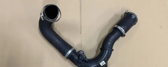 Audi Q3 8U Intercooler hose/pipe 5WA145770C 5QF145792G