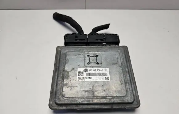 Volkswagen Golf VI Engine control unit/module 03F906070AJ 03F906070B 5WP44740