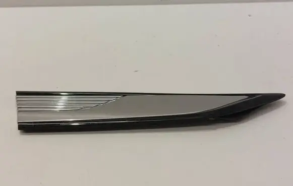Fender trim (molding)