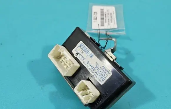 Toyota Avensis T270 Central body control module 89227-20010 IMPRK1503728