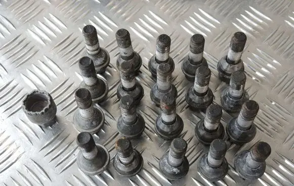 Volvo XC60 Nuts/bolts 