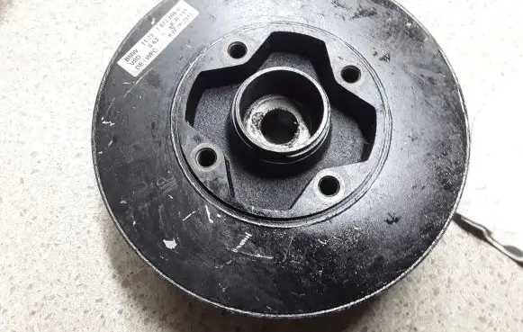 BMW M5 Crankshaft pulley 7572566