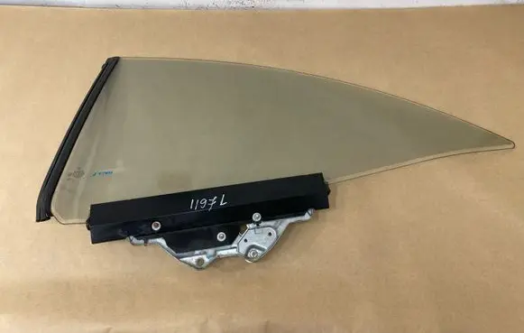 Mercedes-Benz CL C216 Rear side window E000231