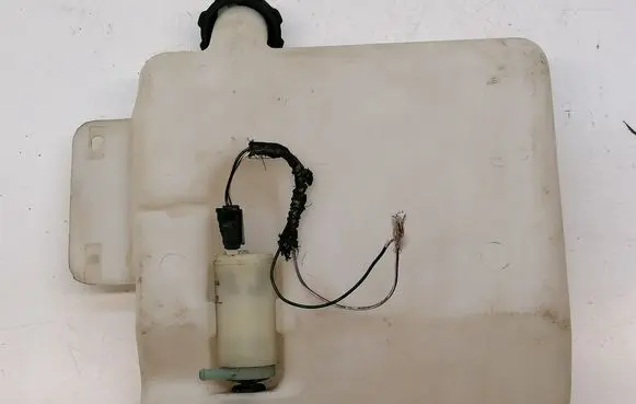 Windshield washer fluid reservoir/tank