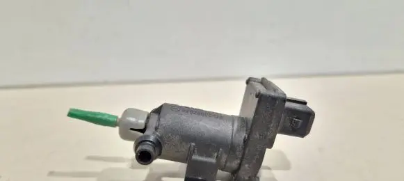Mercedes-Benz E W210 Turbo solenoid valve A2028000178