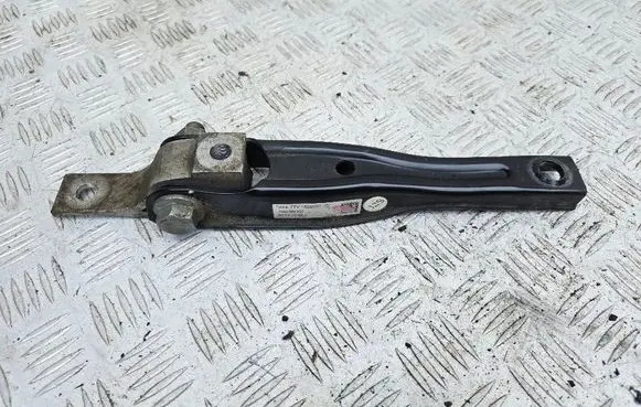 Engine mount bracket