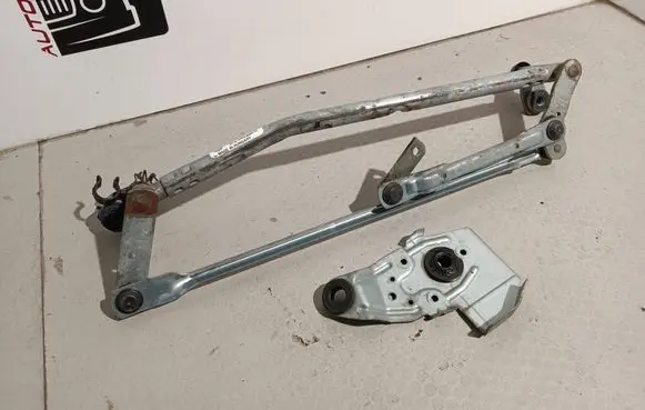 Front wiper linkage and motor
