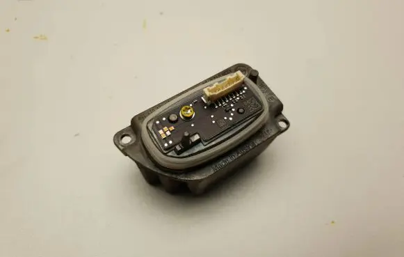 BMW 1 F20 F21 LED ballast control module 13390120780 MDE9161113R