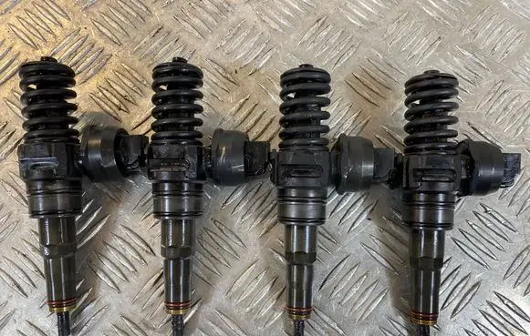 Volkswagen PASSAT B6 Fuel injectors set 038130073BQ