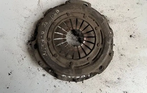 Opel Astra G Pressure plate 