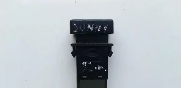 Nissan Sunny Fog light switch 