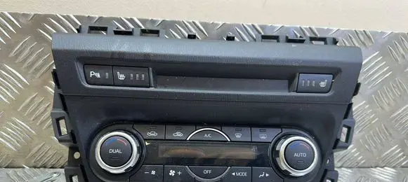 Mazda 3 II Climate control unit B45D61190B