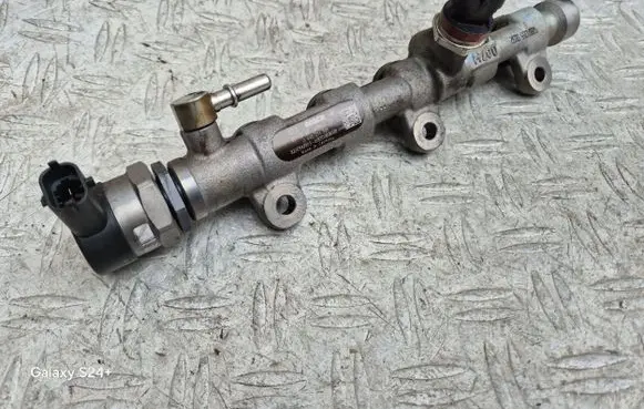 Renault Megane III Fuel main line pipe 0445214195 0281006081 0281002800