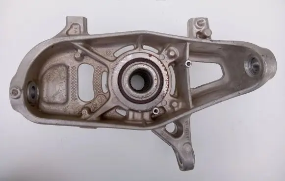 Ferrari California F149 Front wheel hub spindle knuckle 28C68901 327363