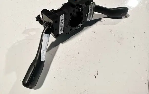 Wiper turn signal indicator stalk/switch