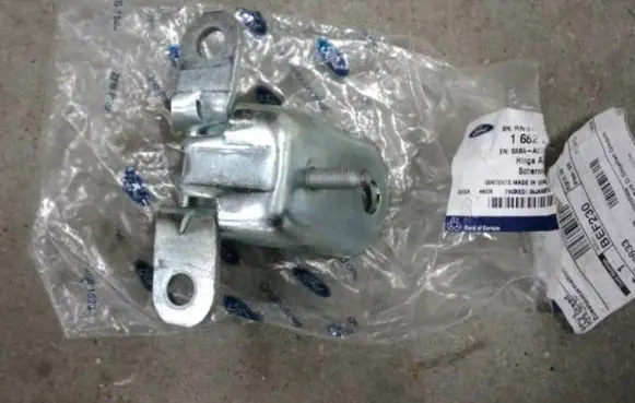 Ford Fiesta Rear door lower hinge 1682833 8A6A-A26811-CE BEF230