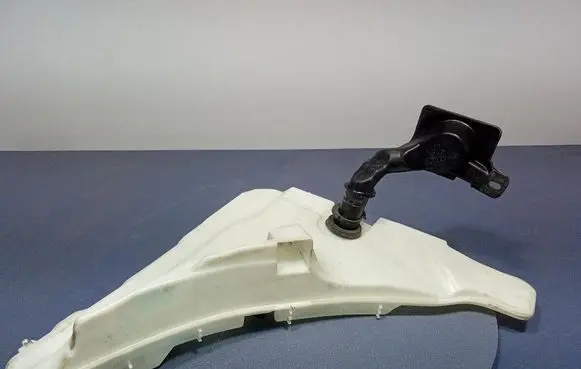 Windshield washer fluid reservoir/tank