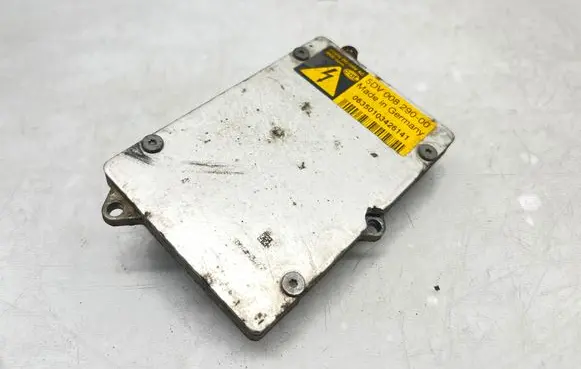 Mercedes-Benz CLS C219 Headlight ballast module Xenon 5DV00829000