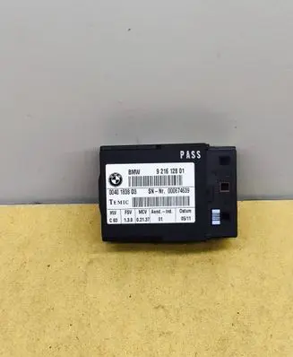 BMW 3 E92 E93 Seat belt adjustment motor 9216128 000674639 00401838D3