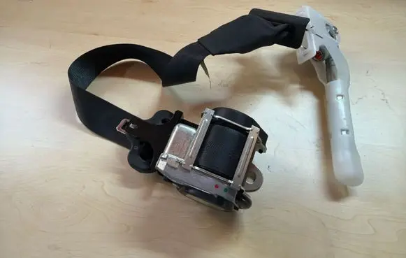 Nissan Juke I F15 Front seatbelt 630777100A