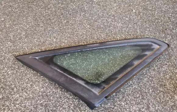 Ford Focus C-MAX Front triangle window/glass 