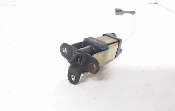 Fuel tank cap lock
