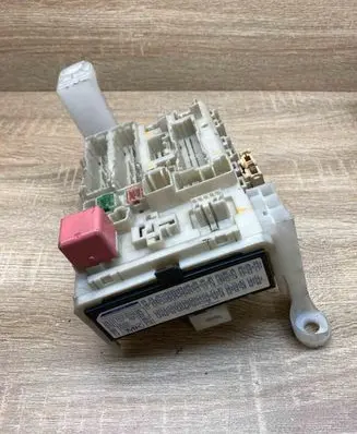 Toyota Avensis T250 Fuse module 8273005150B 304580B07