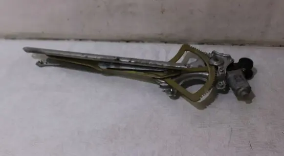 Toyota Corolla E120 E130 Front door electric window regulator 85720-32150