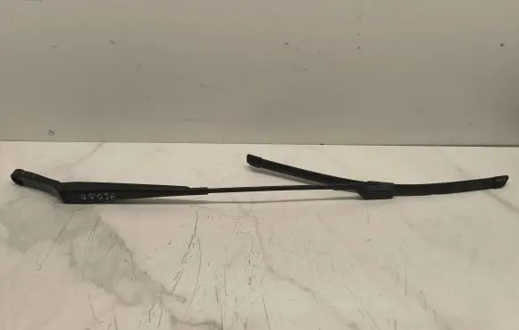 Volkswagen PASSAT B6 Front wiper blade arm 3C1955410B