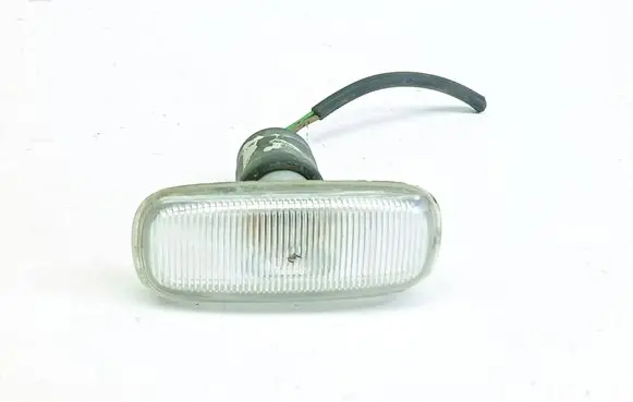 Audi A4 S4 B5 8D Front fender indicator light E26002