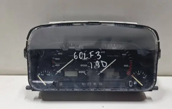 Volkswagen Golf III Speedometer (instrument cluster) 88311188