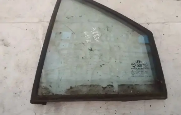 Hyundai Sonata Rear vent window glass 