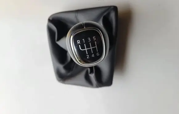 Skoda Kamiq Gear lever shifter trim leather/knob 656711113G 03102019