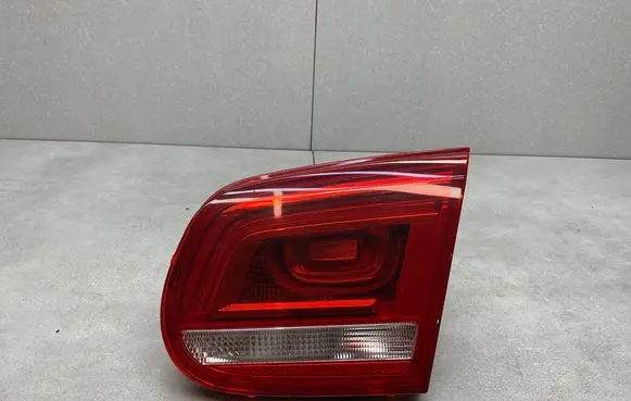 Volkswagen Eos Tailgate rear/tail lights 1Q0945094N