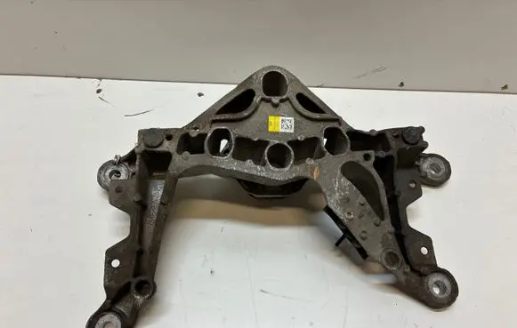 Audi A4 S4 B9 Gearbox mounting bracket 8W0399262