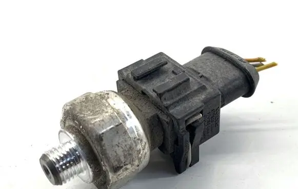 Volvo S90, V90 Air conditioning (A/C) pressure sensor 