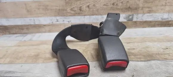 Toyota Avensis T250 Rear seatbelt buckle