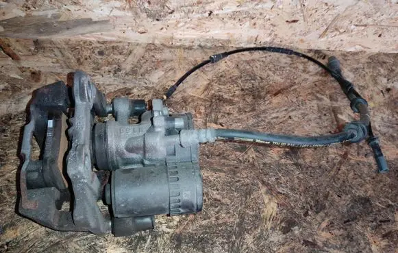 BMW 2 F45 Rear brake caliper 6798958