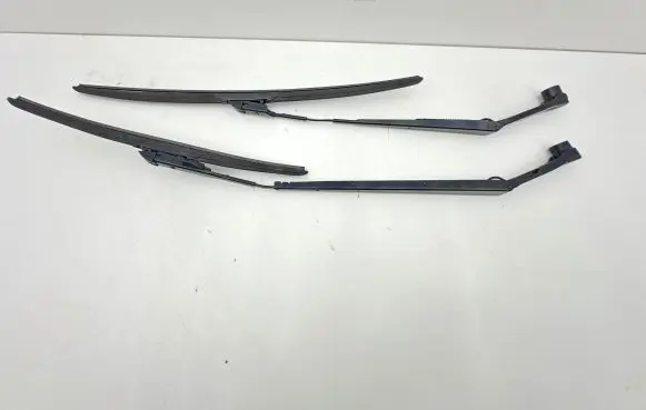 Subaru Outback (BT) Front wiper blade arm