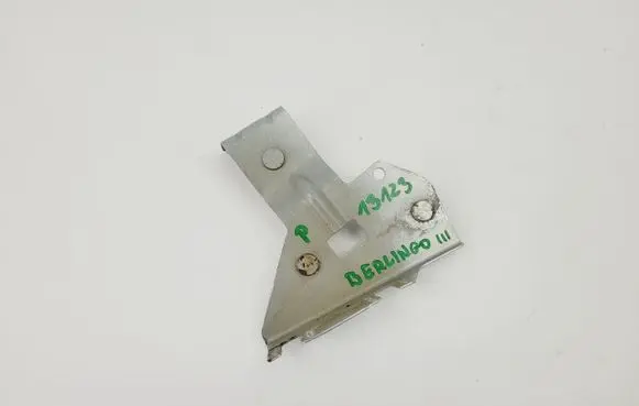 Citroen Berlingo Fender mounting bracket 13123