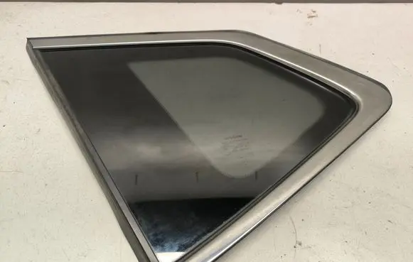 Nissan X-Trail T32 Rear side window 833014CC0A