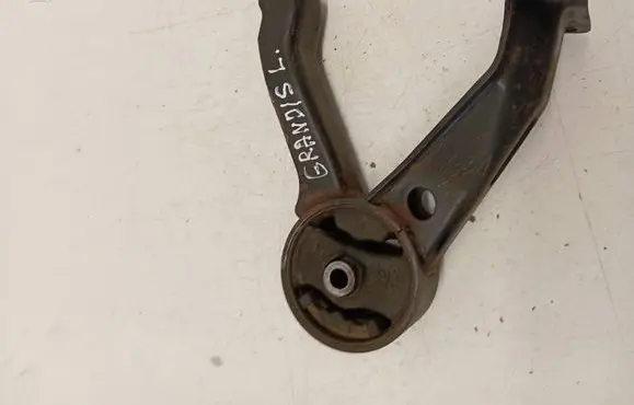 Mitsubishi Grandis Engine mount bracket MR594384