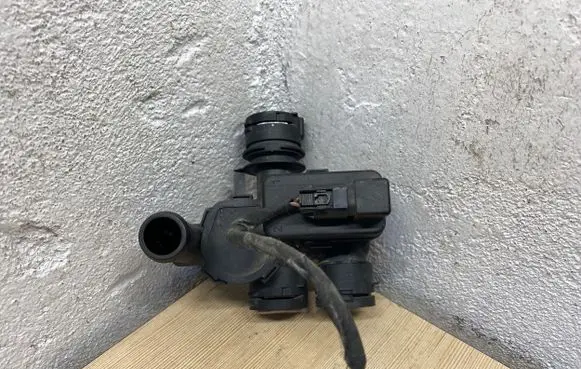 Mercedes-Benz CLS C219 Electric auxiliary coolant/water pump A2118320584