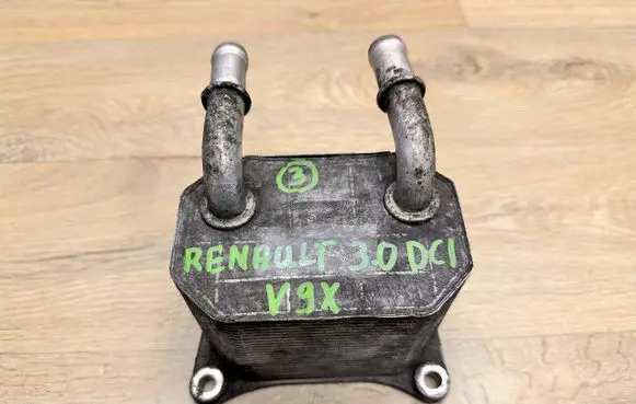 Renault Laguna III Engine oil radiator 8200587909