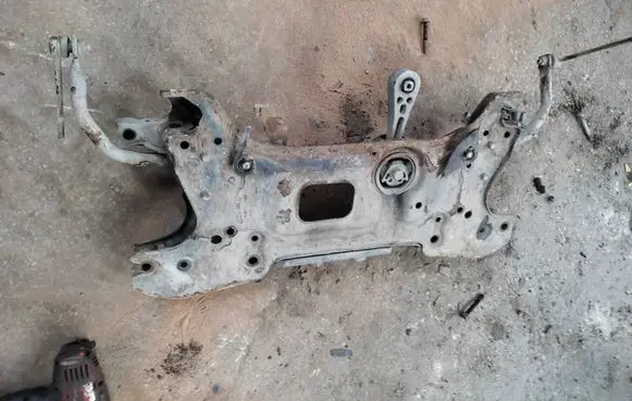 Volkswagen Caddy Front subframe 1K0199315A