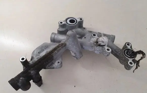 Toyota Avensis T270 Other engine bay part