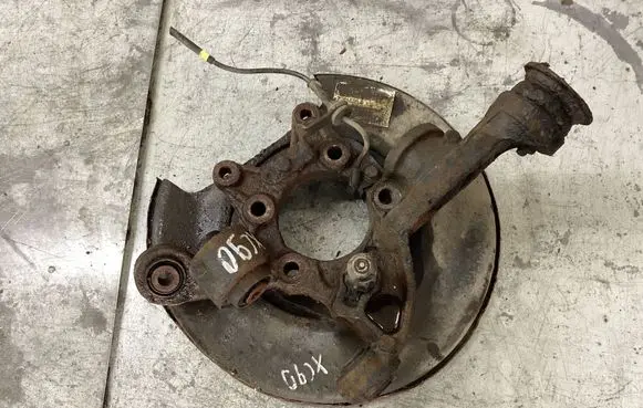 Rear wheel hub spindle/knuckle