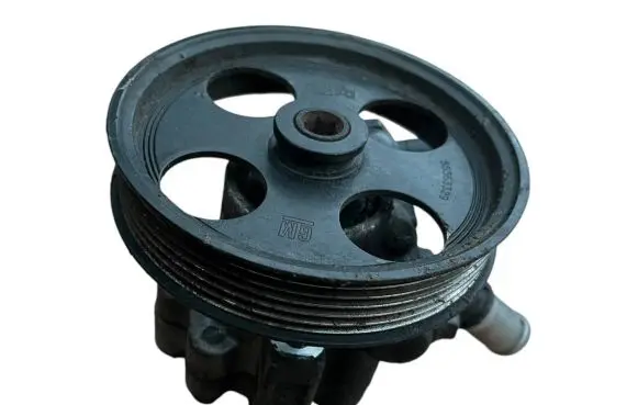Opel Insignia A Power steering pump 55563329