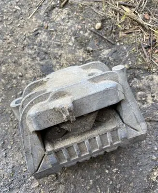 Volkswagen Golf VI Engine mount bracket 1K0199262