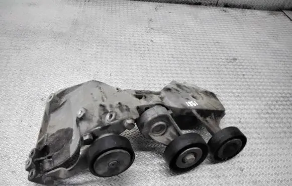 Mercedes-Benz Vaneo W414 A/C compressor mount bracket 